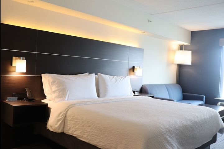 Holiday Inn Express & Suites Brampton by IHG