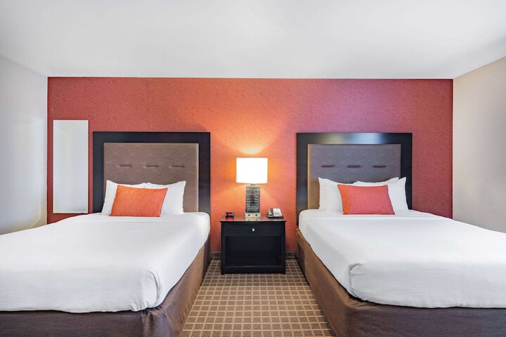 Hawthorn Extended Stay by Wyndham Dickinson
