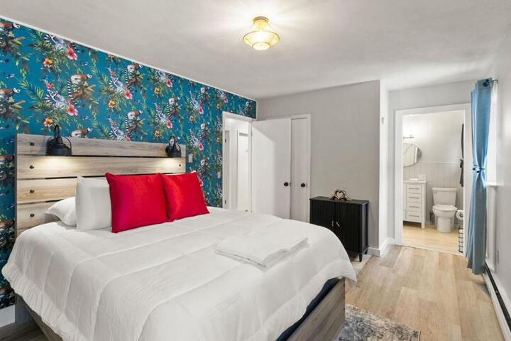 Near Ithaca!Hot Tub! LRG Home!Sleeps 14! Dogs ok!