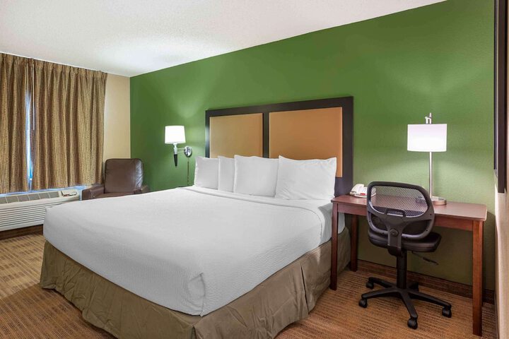 Room 11 of 24