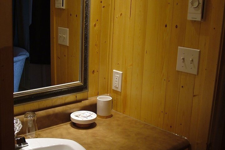 Room 9 of 19
