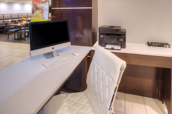 Business Center 87 of 90
