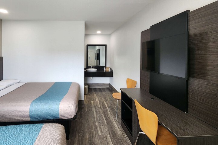 Room 25 of 31