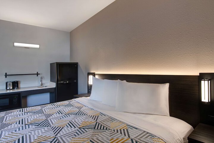 Room 21 of 37