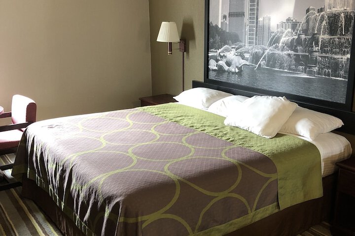 Super 8 by Wyndham Aurora / Naperville Area