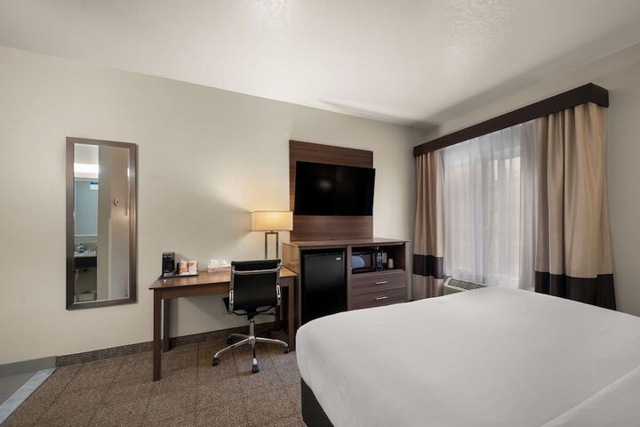 Room 10 of 38