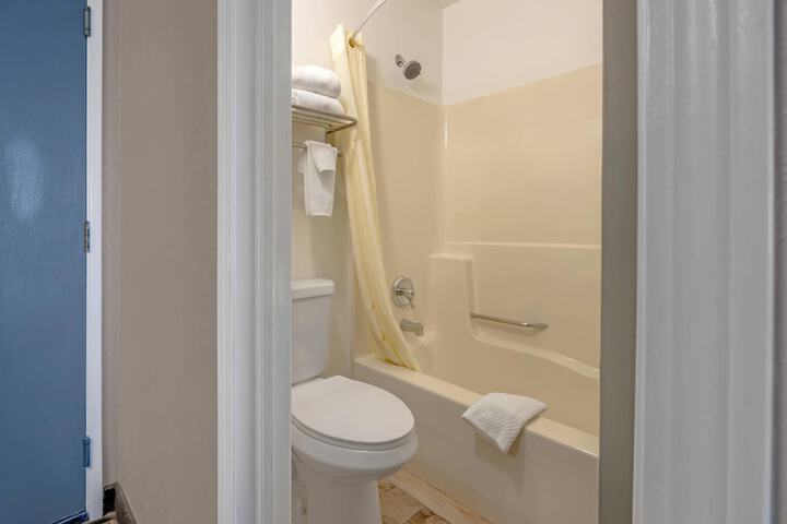 Quality Inn Mauston I-90
