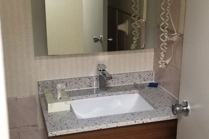 Room 18 of 28