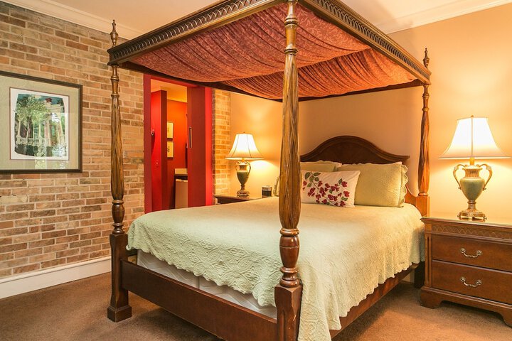 Hidden Garden Cottages & Suites