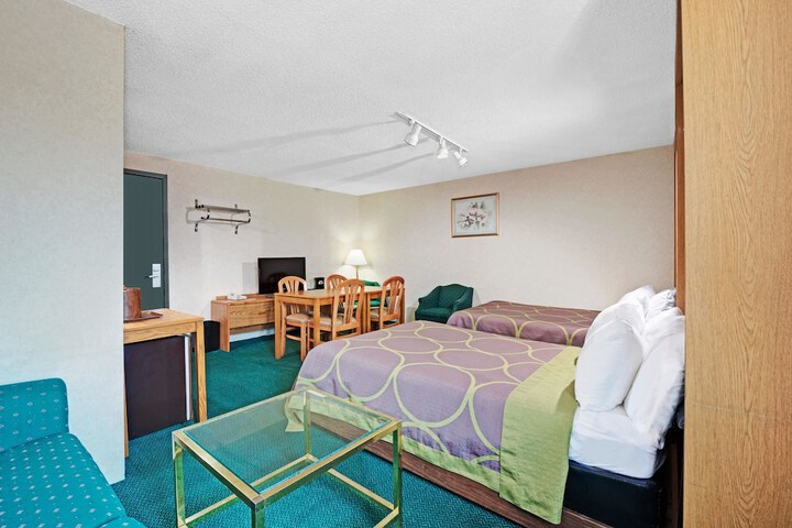 Super 8 by Wyndham Kenmore / Buffalo/Niagara Falls Area