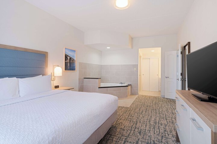 Room 22 of 35