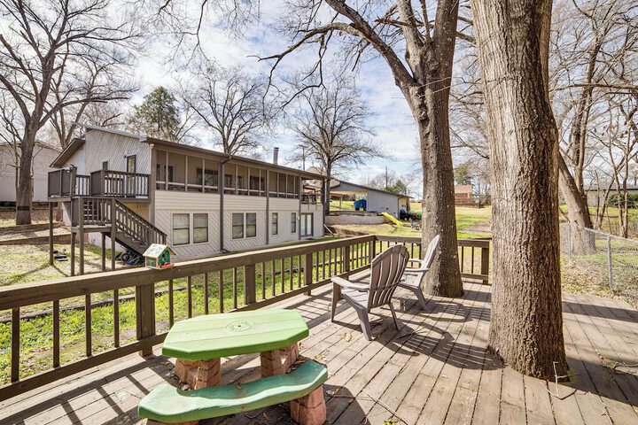Pickleball / sport Court: Spacious Kemp Home!