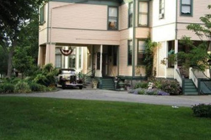 Hotel 4 of 64