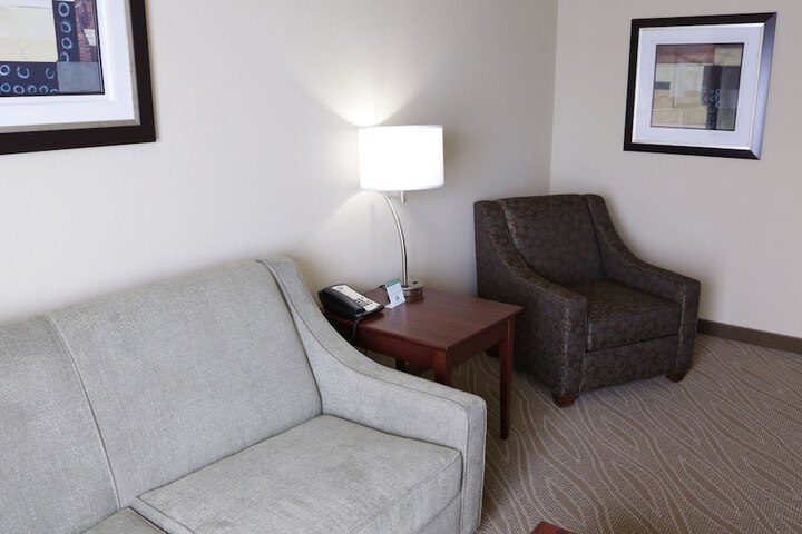 Room 10 of 32