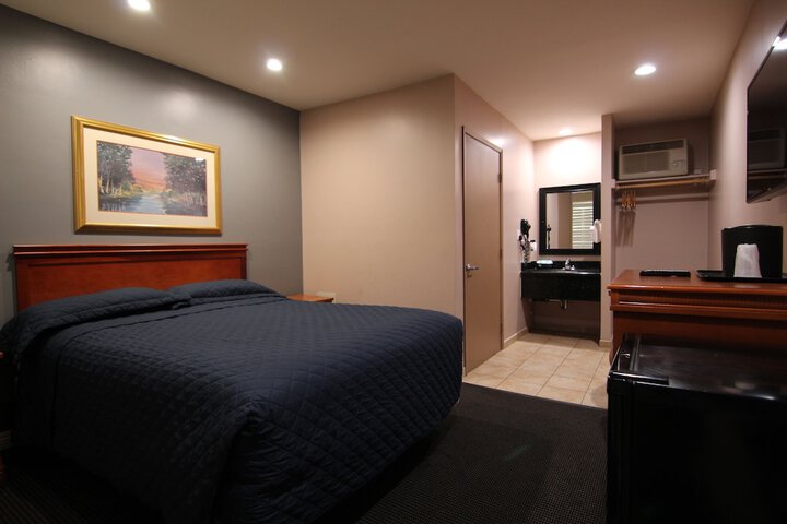 Room 19 of 33