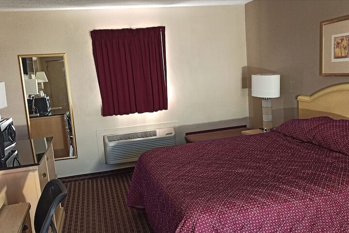 Room 9 of 27