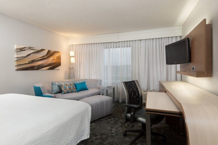 Room 13 of 28