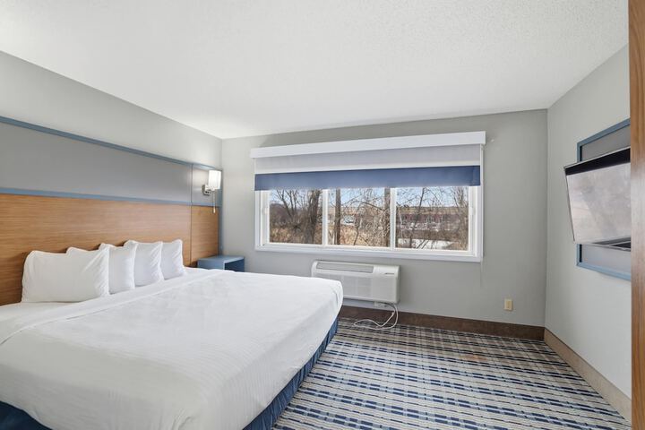 AmericInn by Wyndham White Bear Lake St. Paul