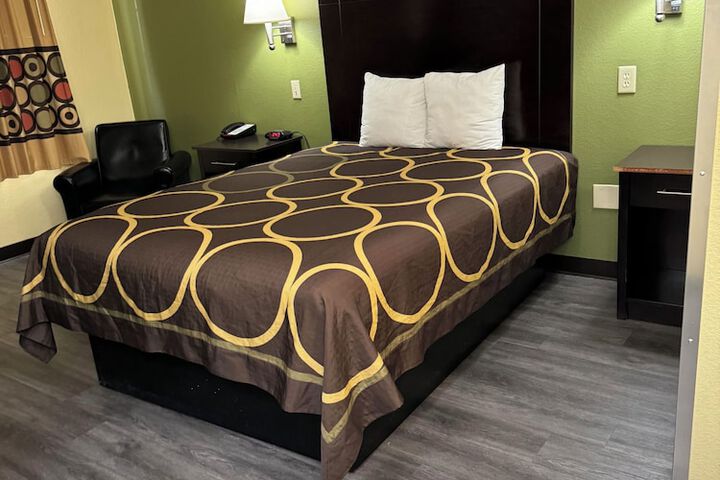 Room 12 of 18