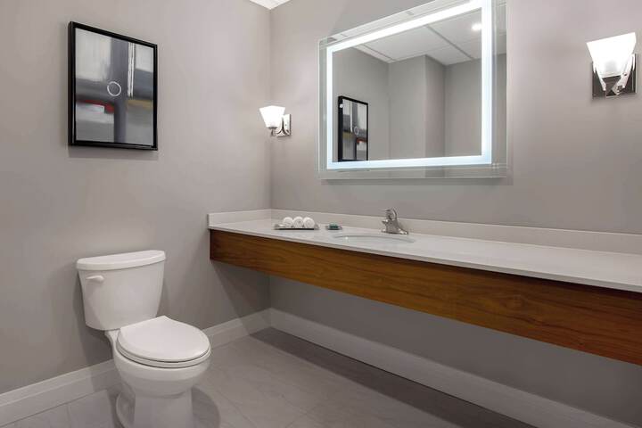 DoubleTree by Hilton Hotel London Ontario