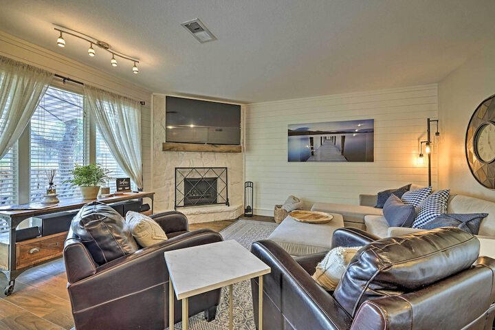Modern Townhome w / Patio Next Door to Resort