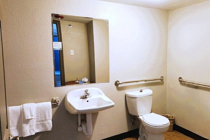 Room 18 of 22