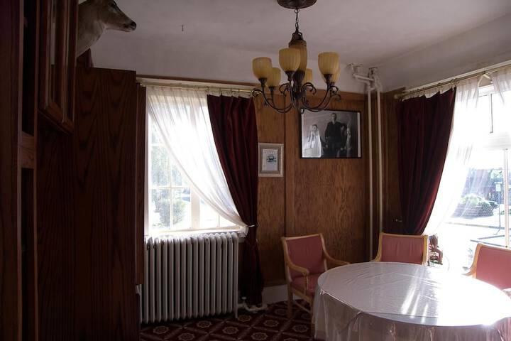 Van Gilder Hotel