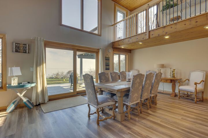 Amazing Rocky Point Retreat Overlooking the Sound!
