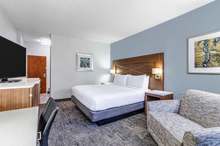 DoubleTree by Hilton Milwaukee Downtown