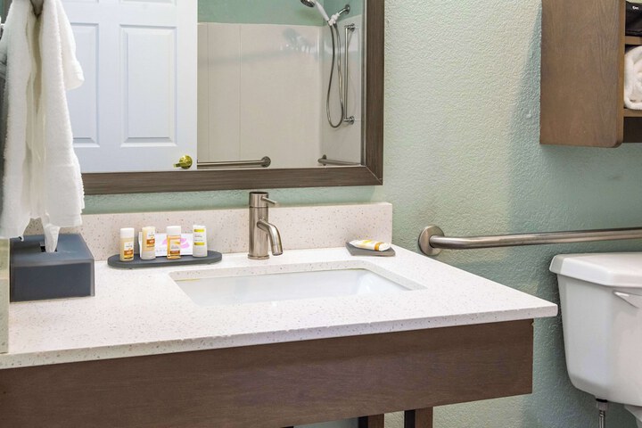 La Quinta Inn & Suites by Wyndham Newport