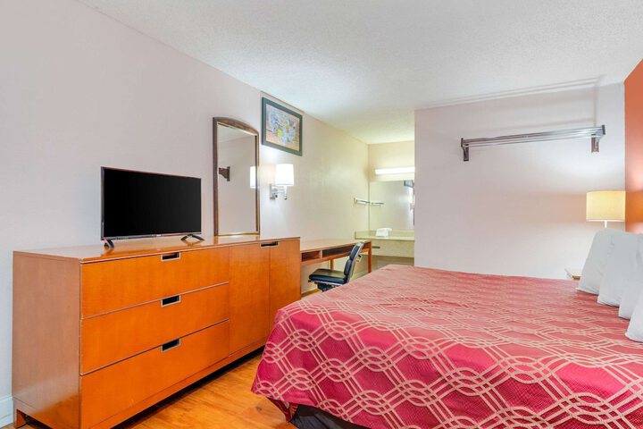 Room 9 of 24