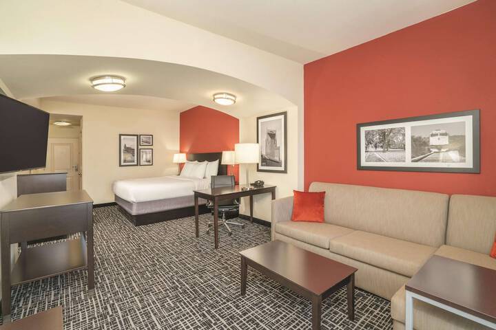 La Quinta Inn & Suites by Wyndham Smyrna TN - Nashville