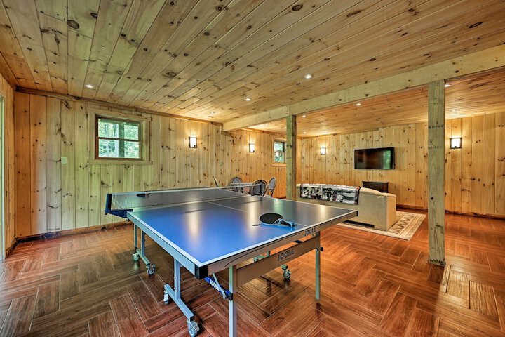 Private Chester Home w / Deck Mins to Skiing!