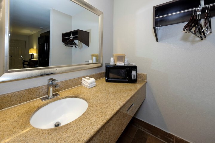 Room 21 of 49