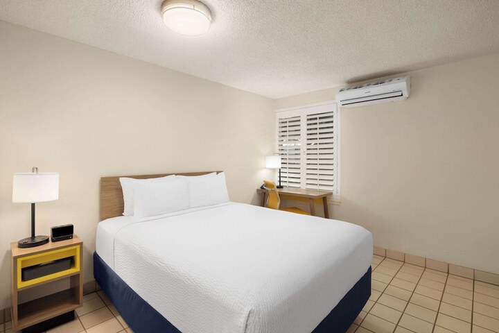 Days Inn by Wyndham Maui Oceanfront