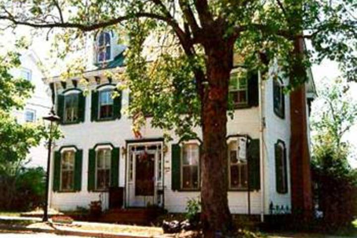 Isaac Hilliard House