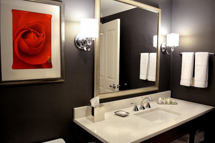 Majestic Inn & Spa
