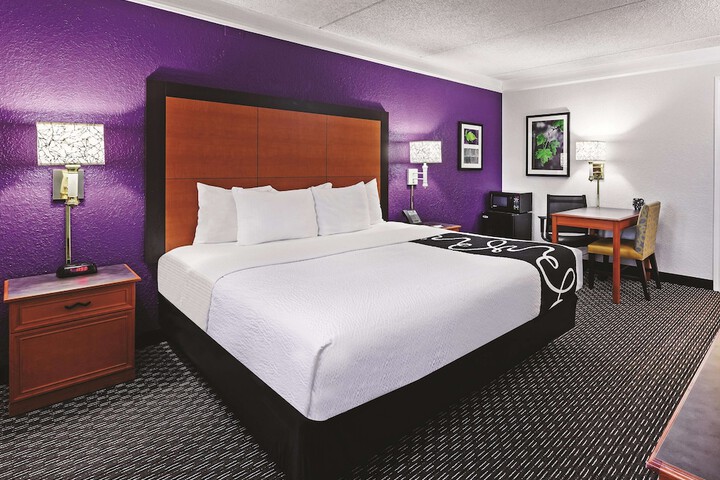 Room 7 of 27