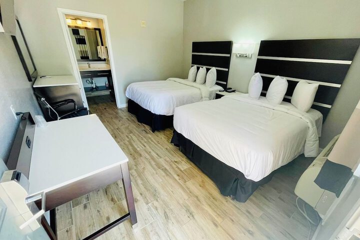 Room 10 of 12
