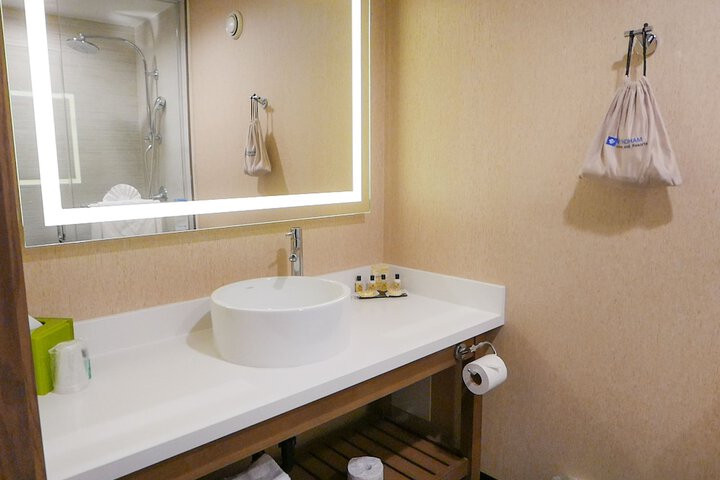 Room 34 of 84