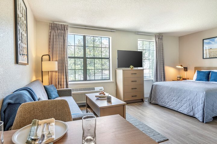 Room 8 of 17