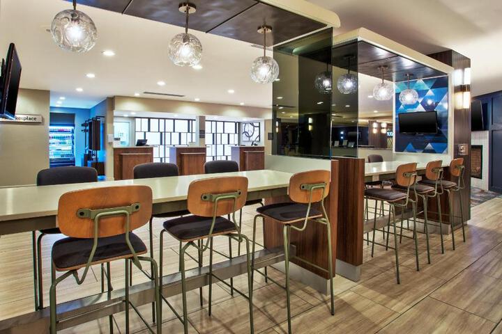 Crowne Plaza Chicago-Northbrook by IHG