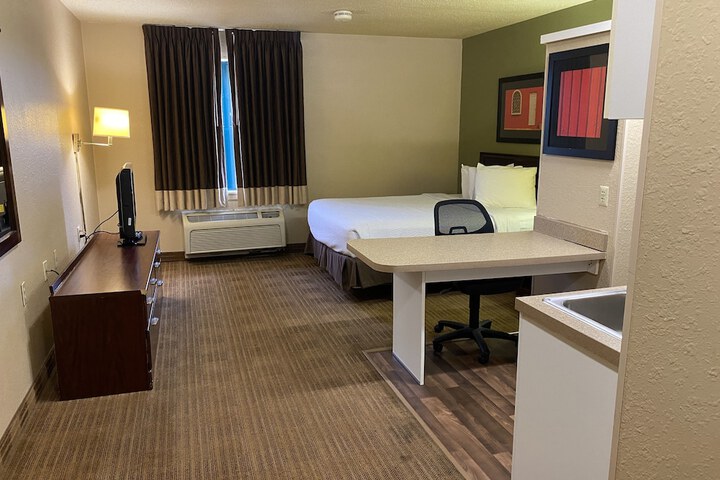 Room 14 of 18