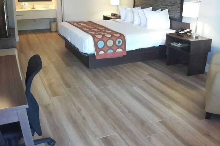 Room 26 of 77
