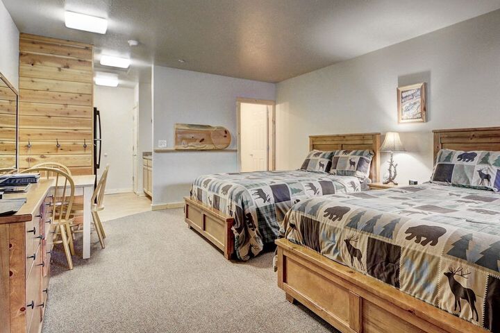 Eagle Fire Lodge & Cabins
