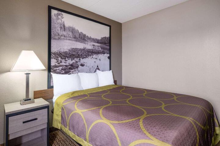 Super 8 by Wyndham Owatonna
