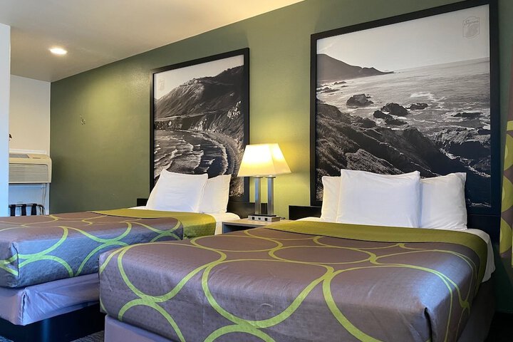 Room 10 of 29