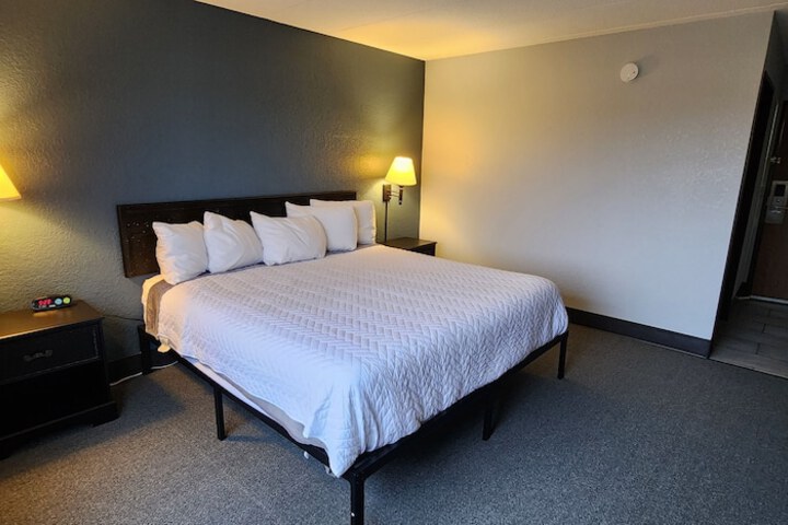 Room 15 of 32