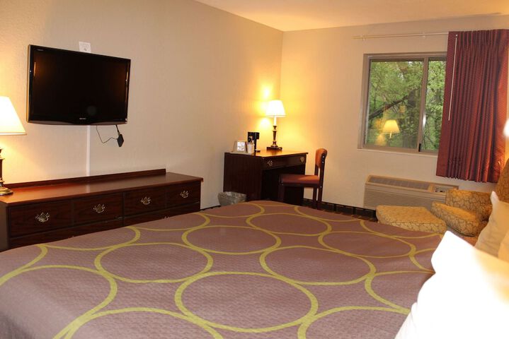 Room 10 of 27
