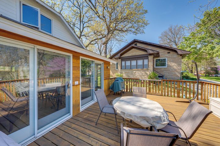 Charming Lake Ripley Cottage w / Water View!